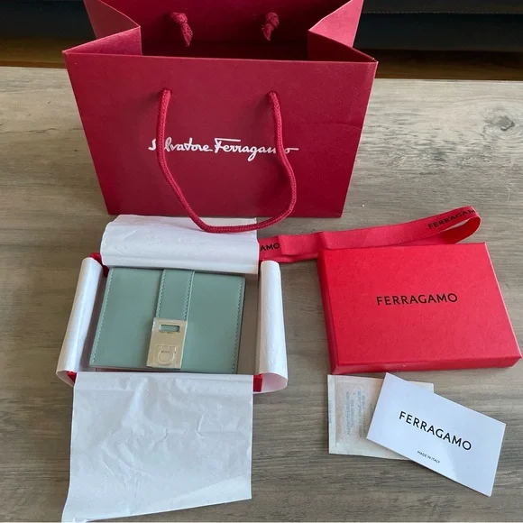 Salvatore Ferragamo new wallet in a Gift Box - Picture 1 of 7
